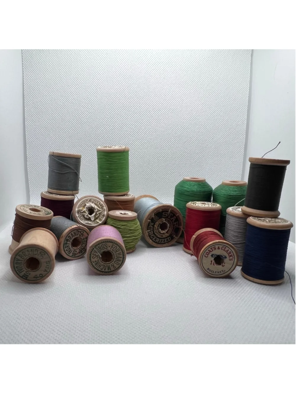 Vintage Sewing Thread Spool Collection w/PENCO Gold Case, Multicolor, One Size